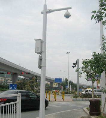 道路監控（kòng）立（lì）杆