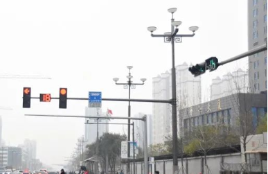 道（dào）路（lù）交通信號杆
